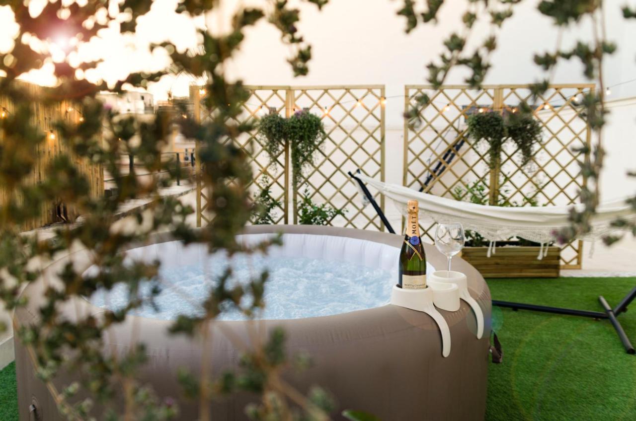 Apulialux Penthouse & Garden Con Spa In Centro Appartement Bari Buitenkant foto